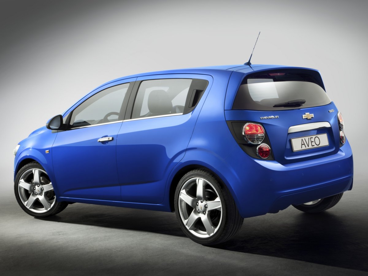 Chevrolet Aveo t300 хэтчбек