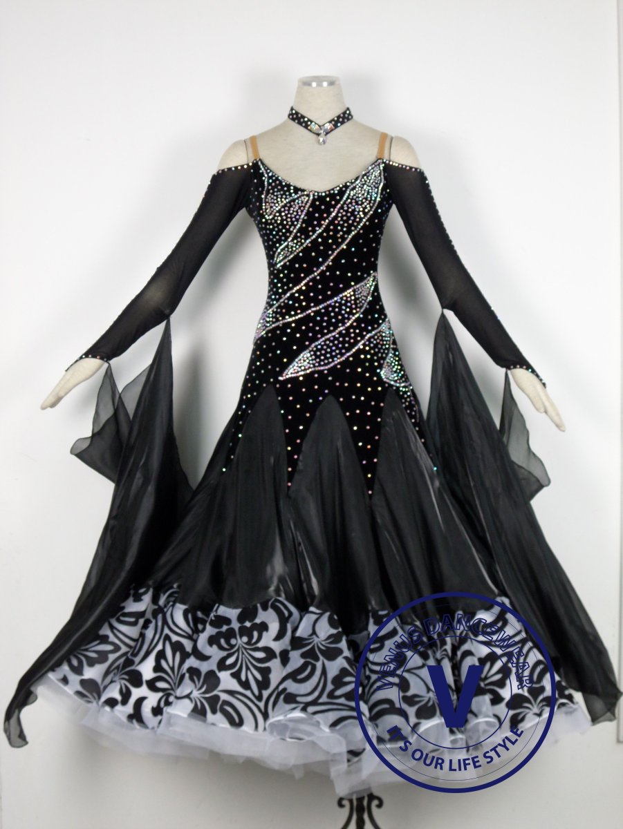 Черное платье для бальных танцев