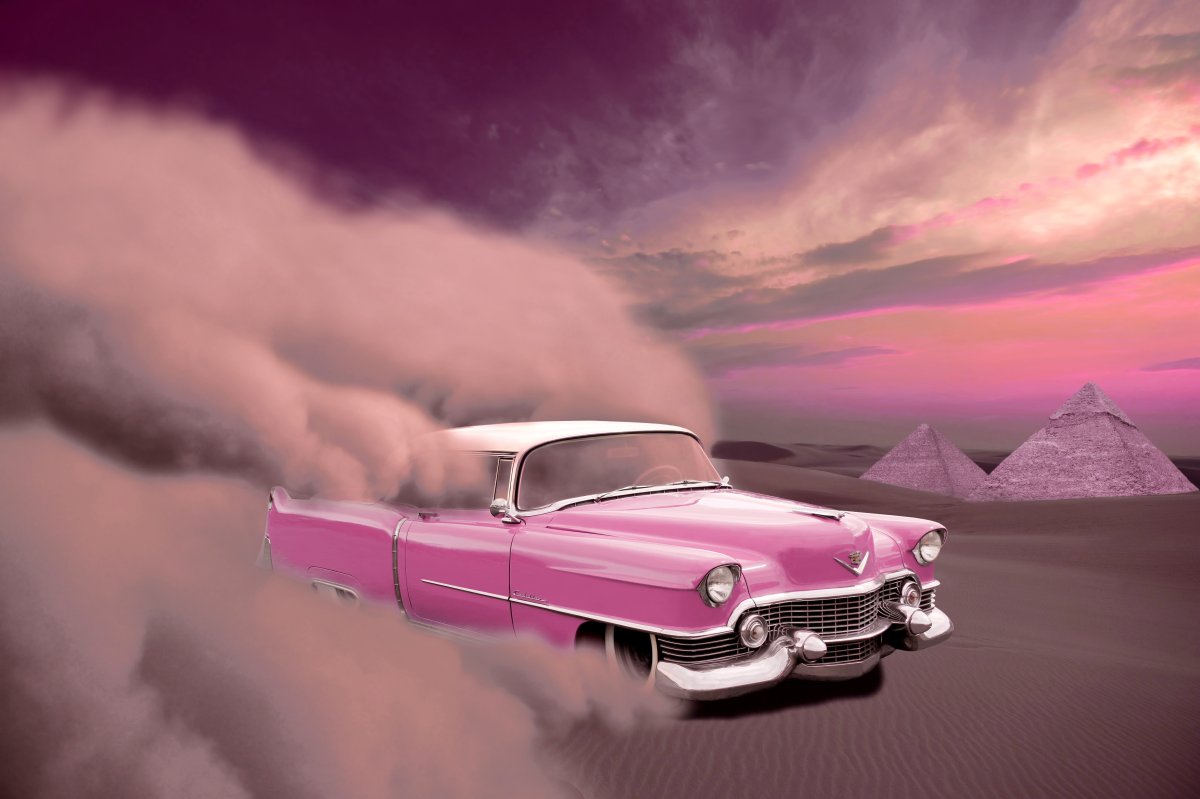 Розовый ретро автомобиль