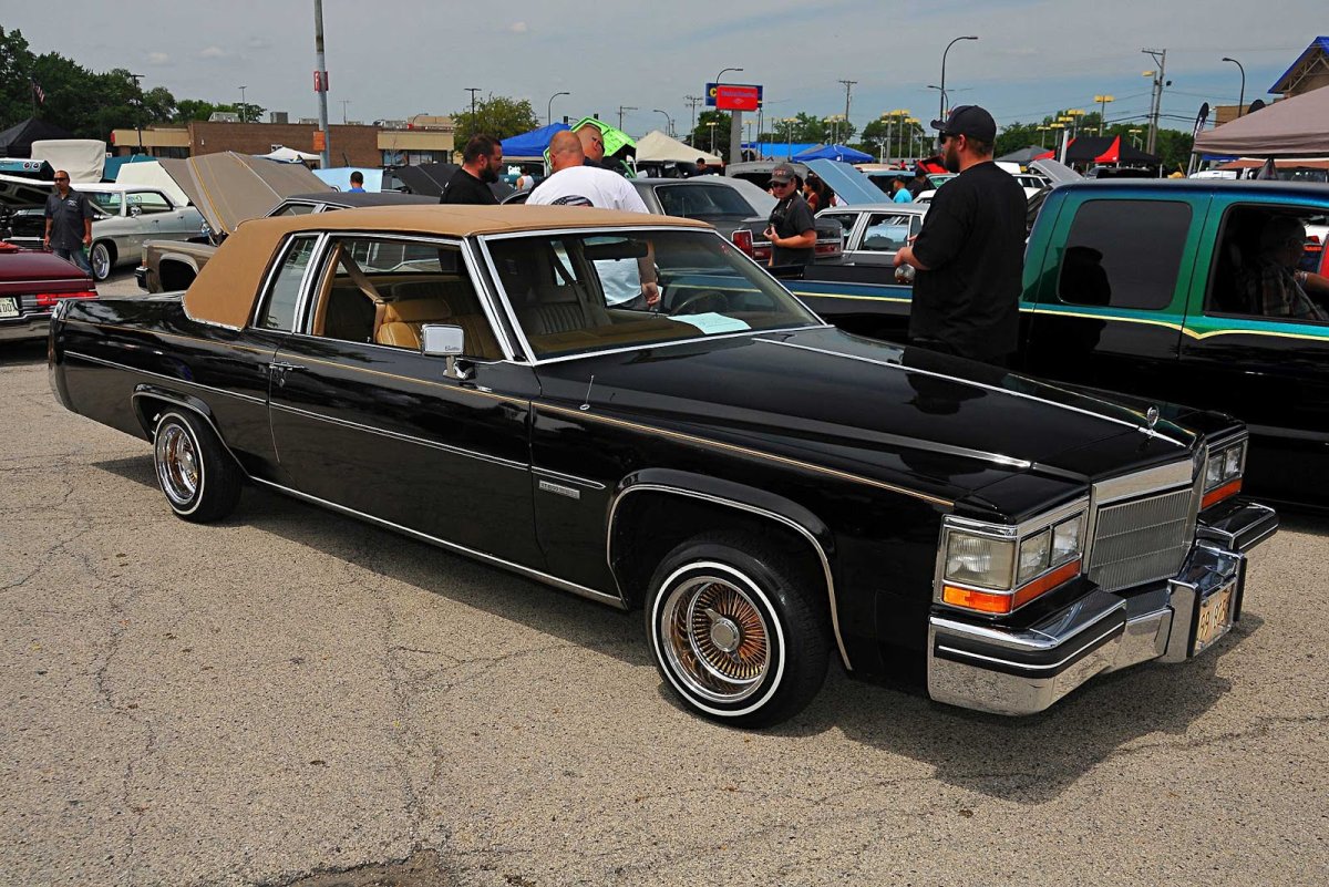 Cadillac Lowrider черный