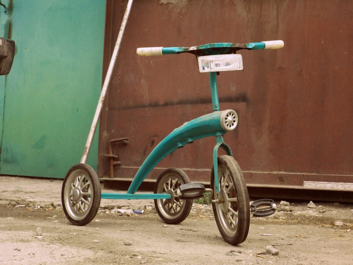 Советский детский трехколесный велосипед