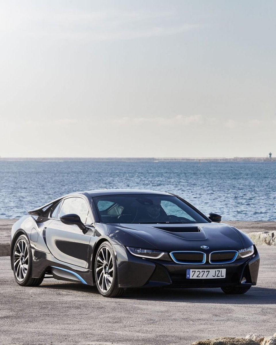 BMW спорткар i8