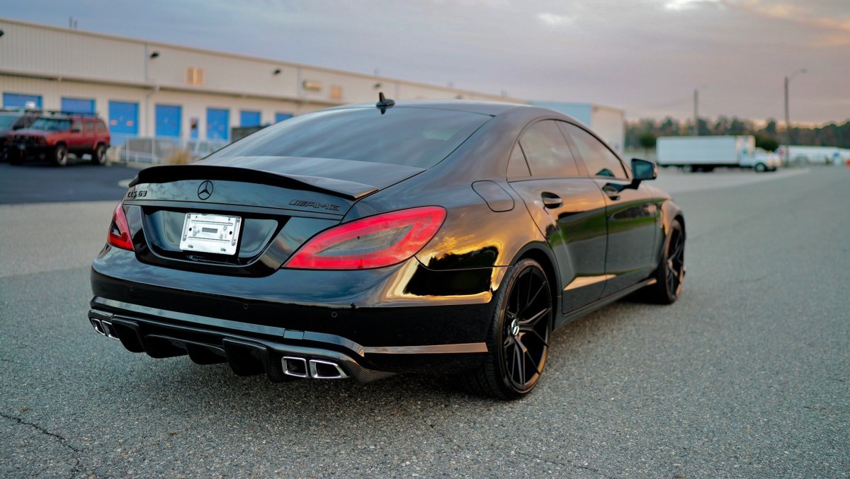 Мерседес банан CLS 63 AMG