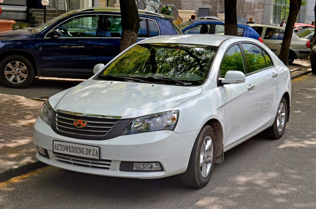 Geely Emgrand белая