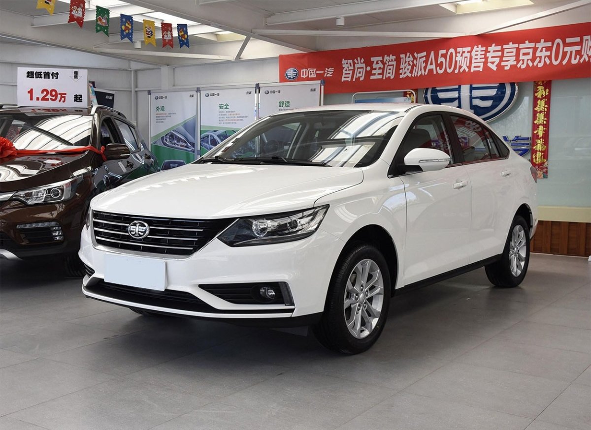 Китайский автомобиль FAW 2014 год