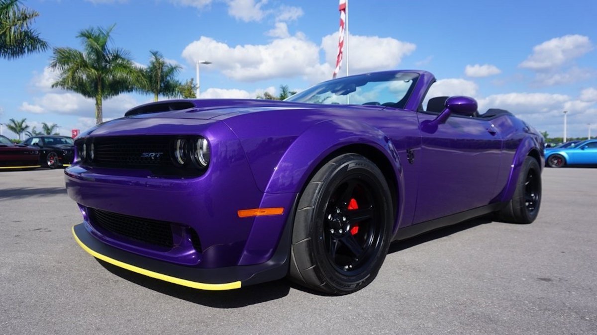 Dodge Challenger srt фиолетовый
