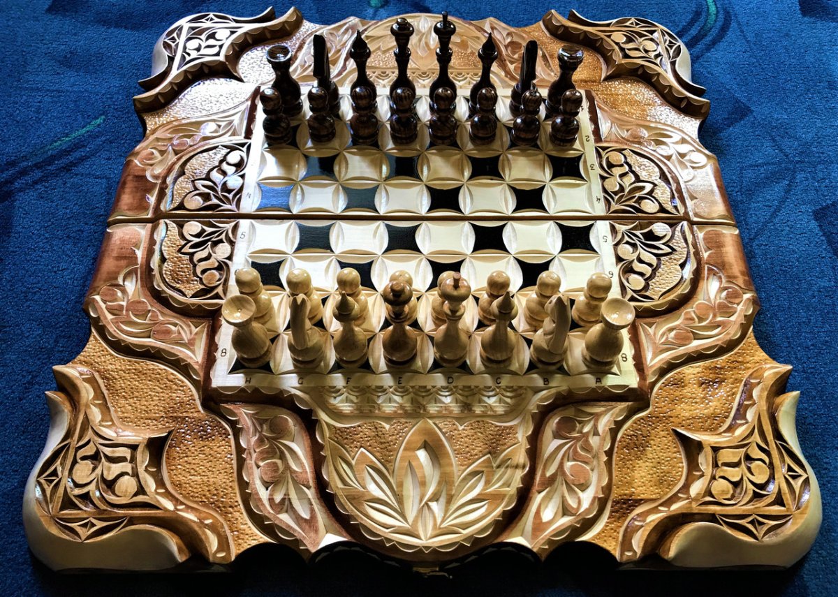 Резные нарды и шахматы