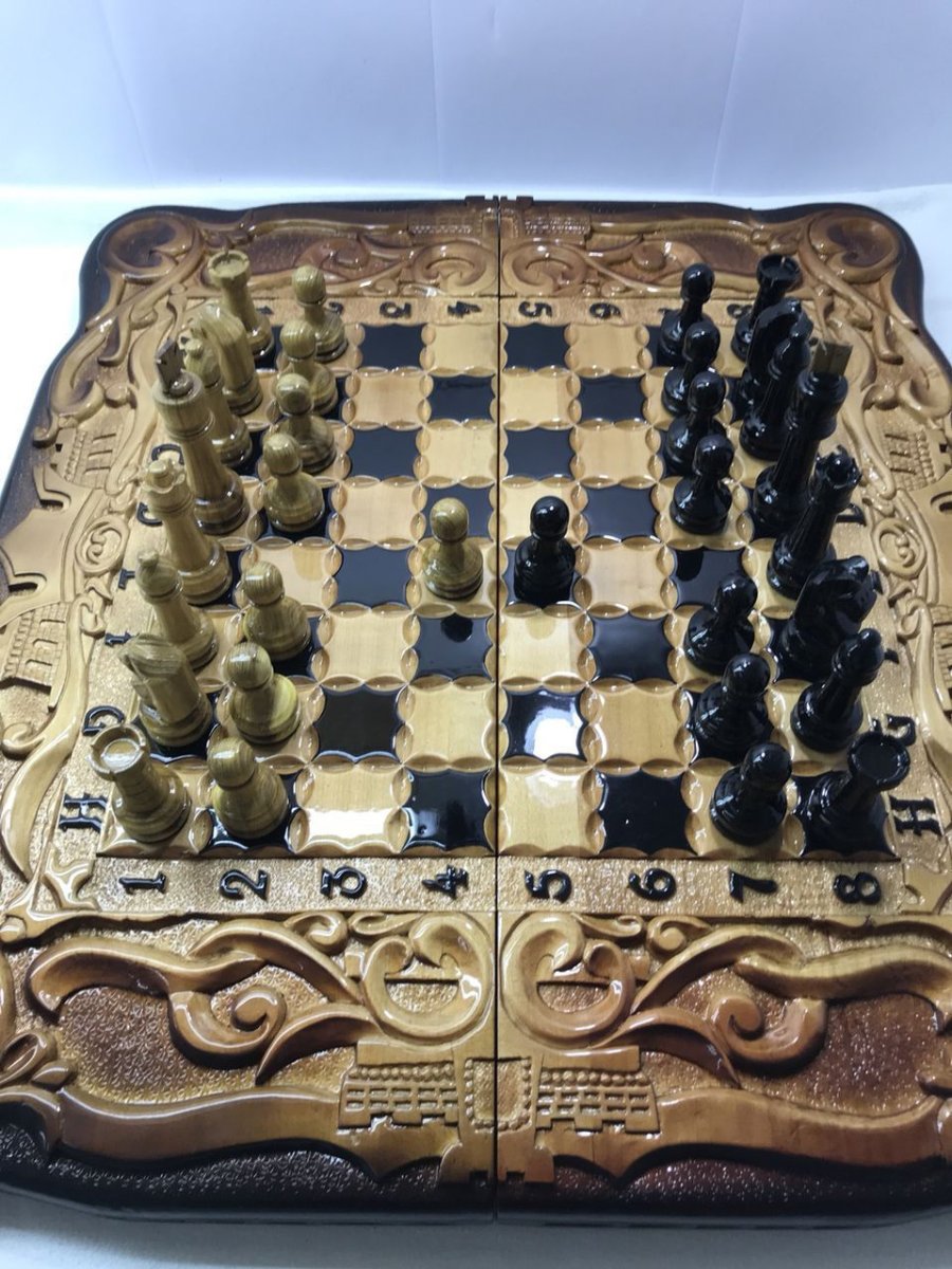 Резная шахматная доска