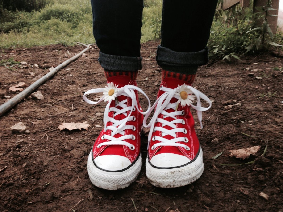 Red Converse aesthetic