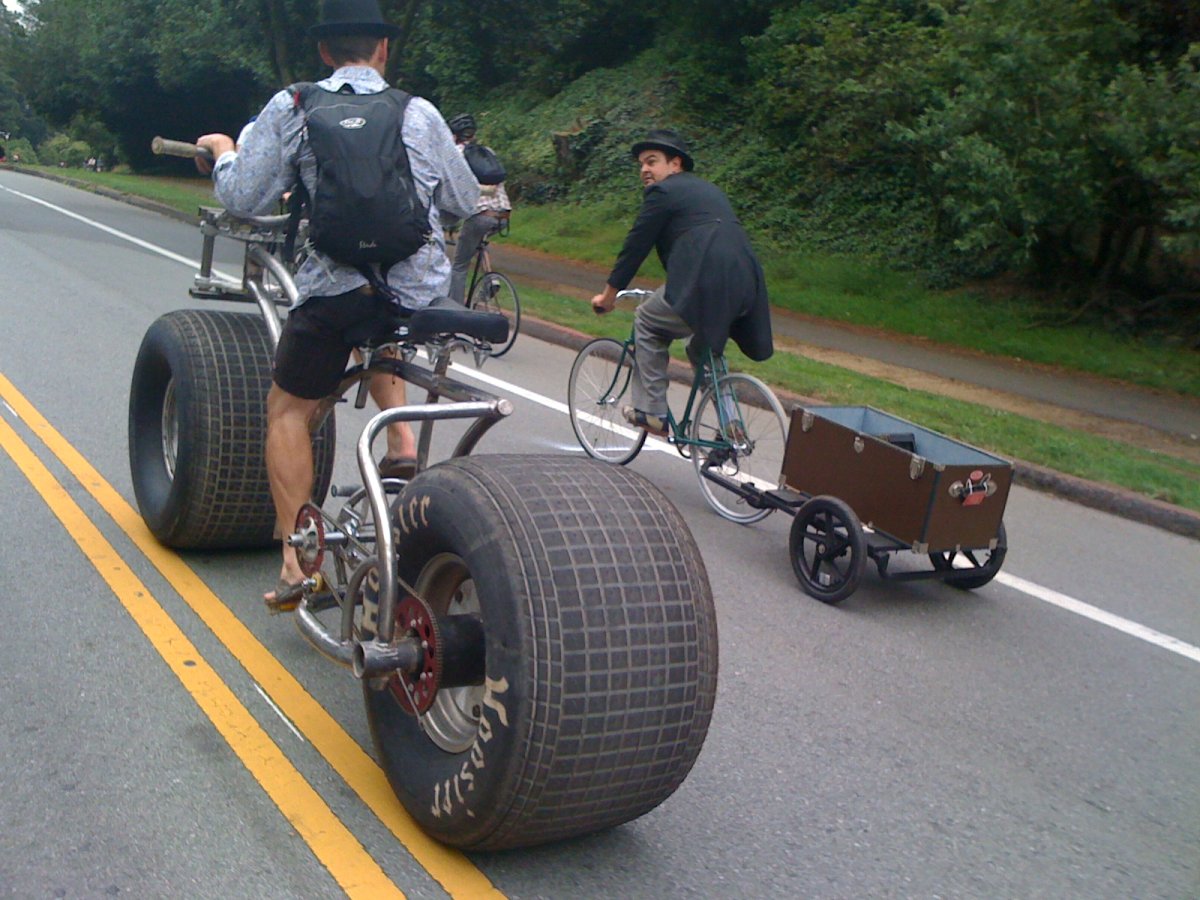 Велосипед с огромными колесами