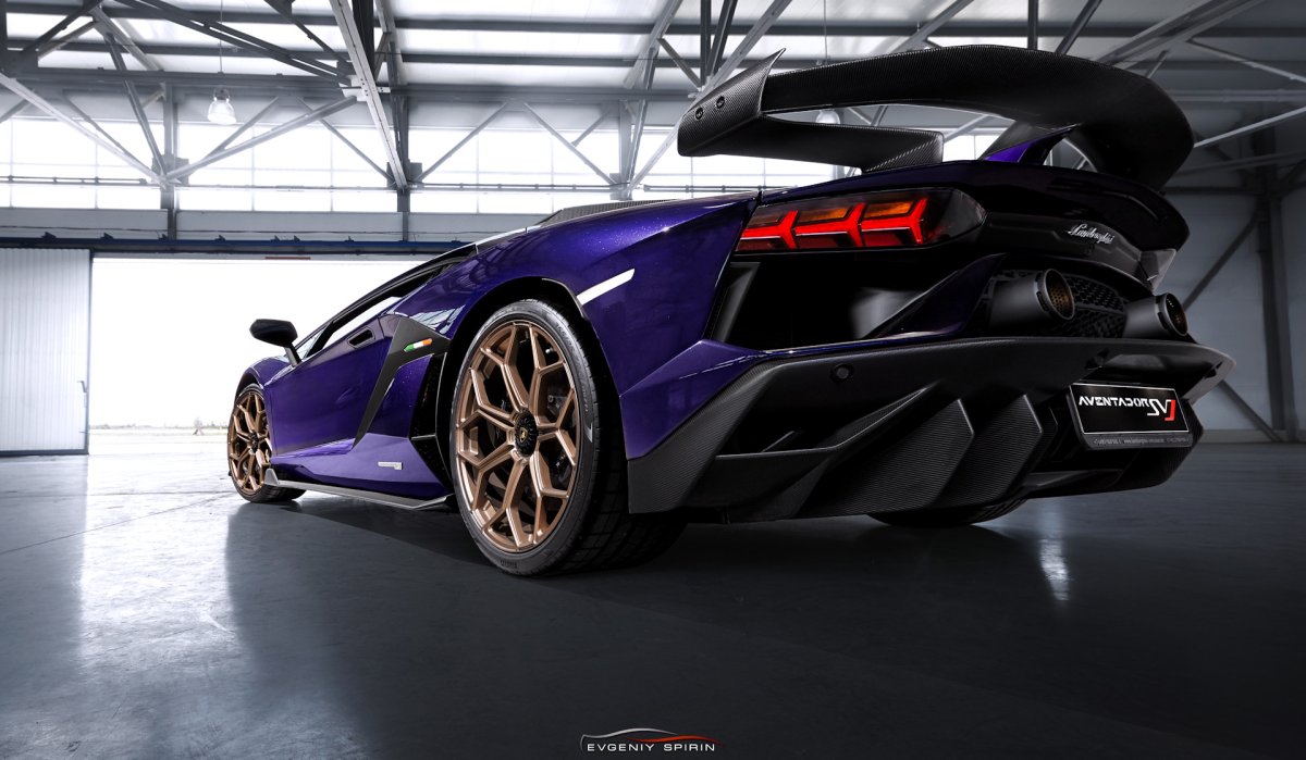 Lamborghini Aventador SV J купе фиолетовый