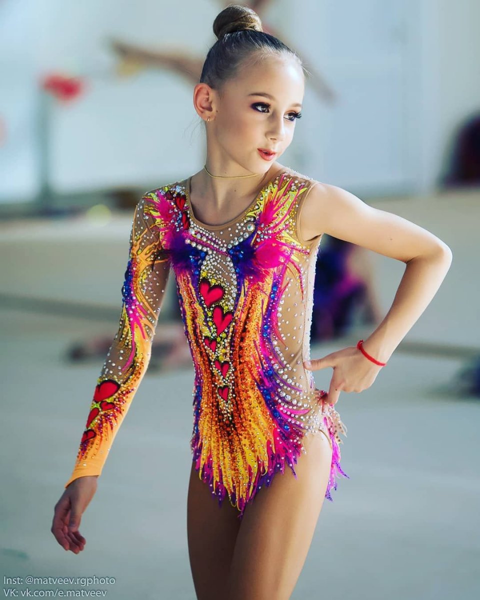 Анастасия Гузенкова художественная гимнастика купальники