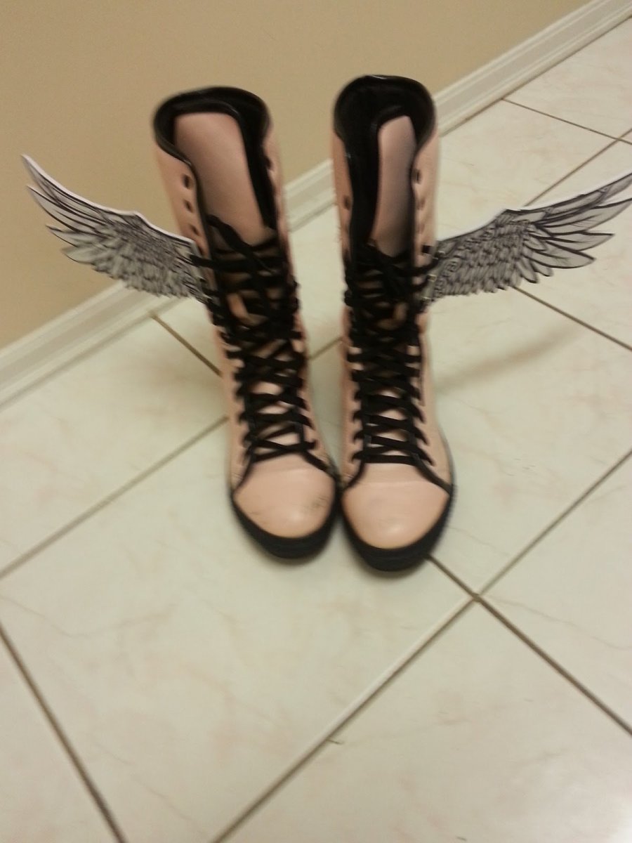 Обувь с крылышками