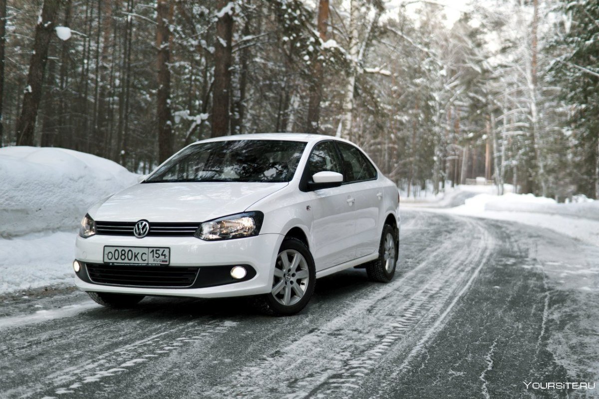 Volkswagen Polo sedan белый