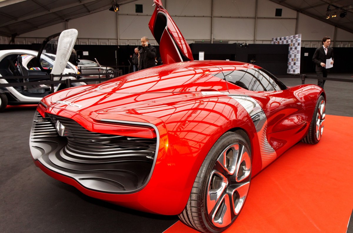 Машина Renault DEZIR