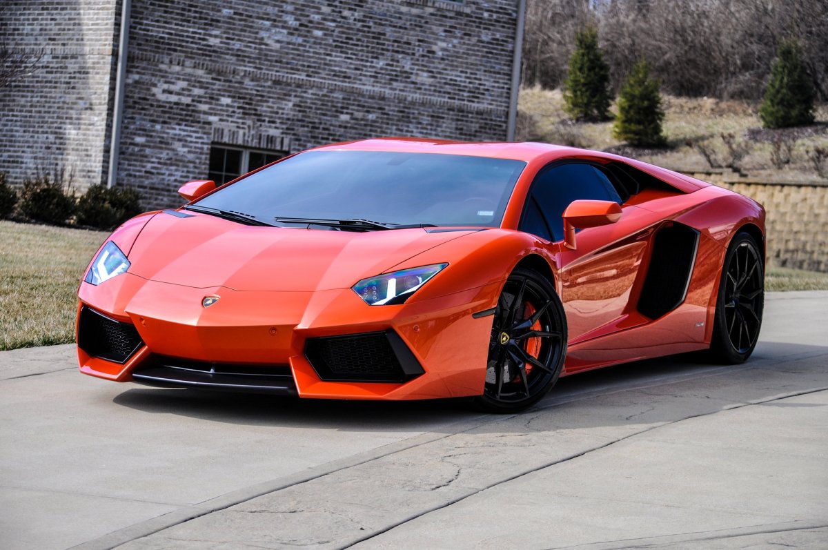 Lamborghini Aventador оранжевая