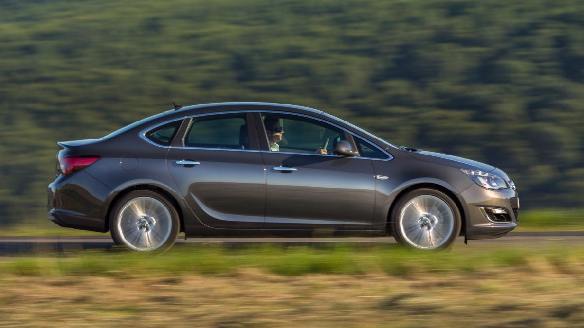 Opel Astra sedan 2016