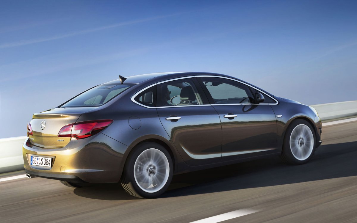 Opel Astra j 2014 седан
