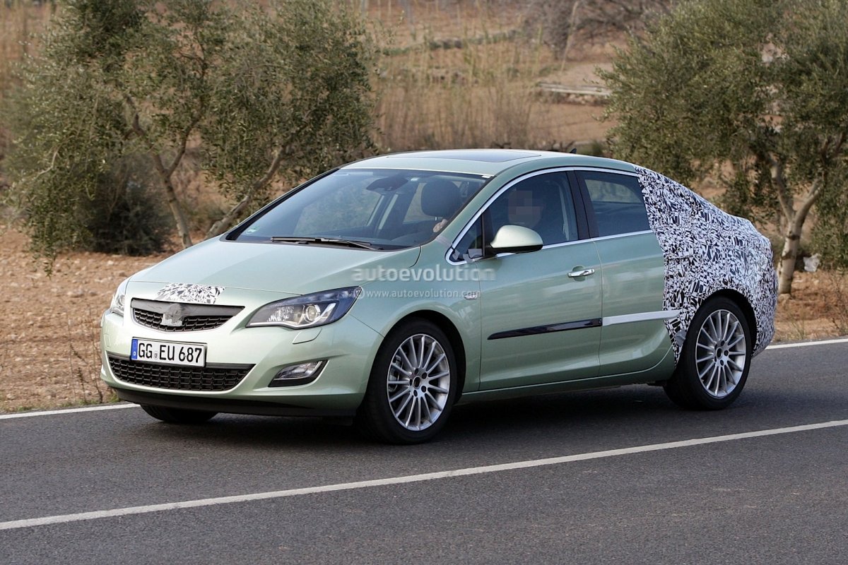 Opel Astra 2012 седан