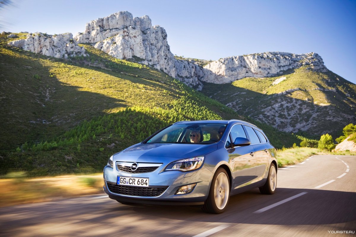 Opel Astra Sports Tourer 2010