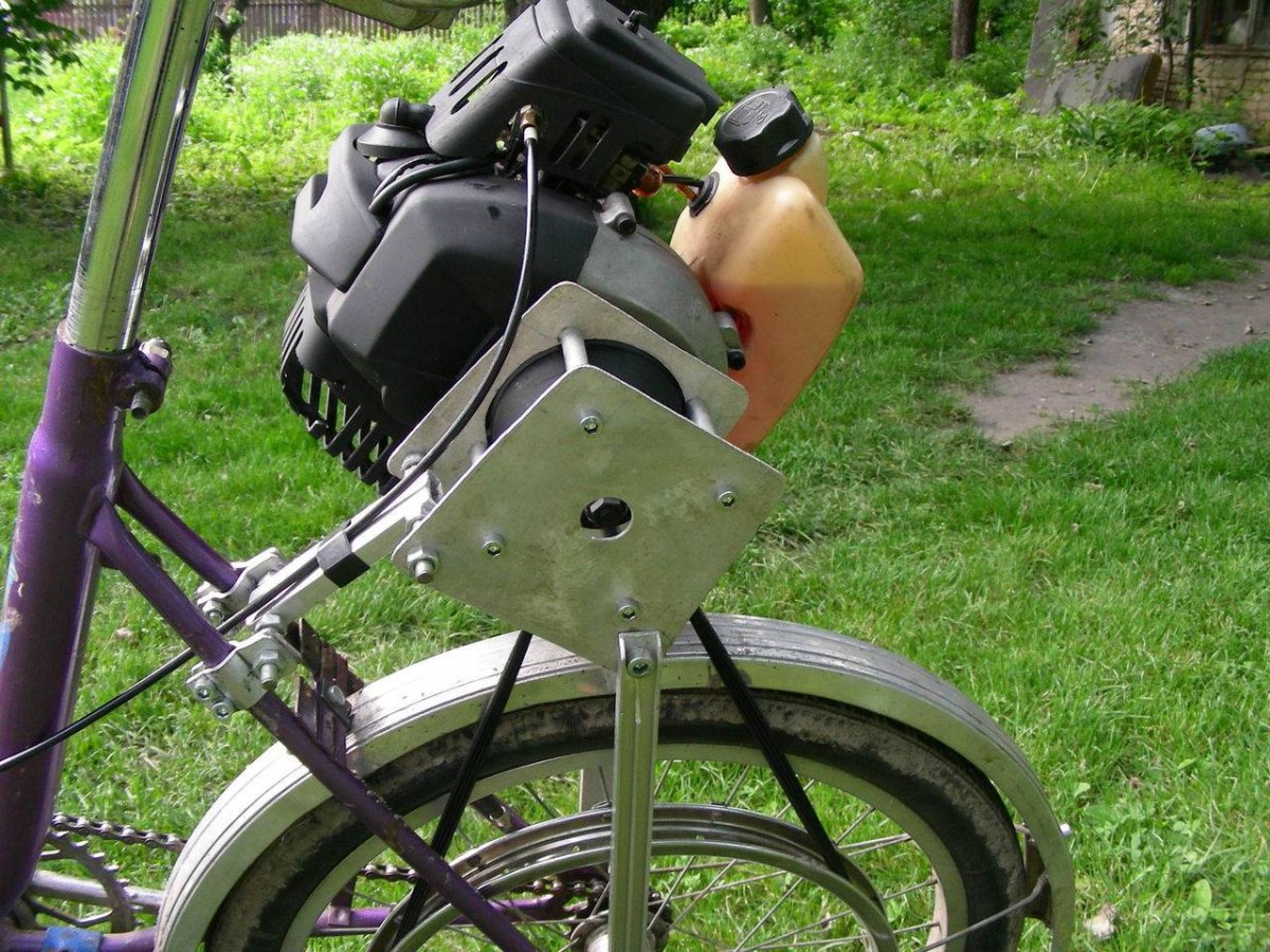 Триммерный мотор на велосипед