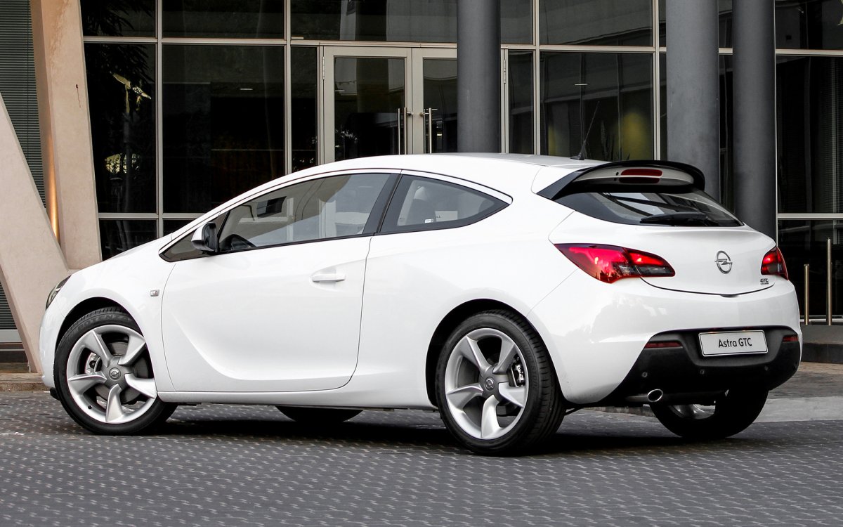 Opel Astra GTC 2013