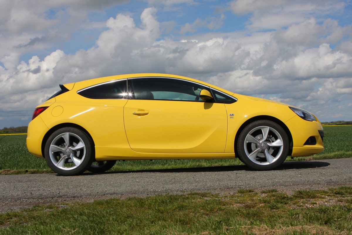 Opel Astra GTC Coupe