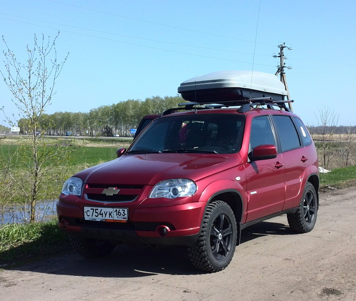 Нива Шевроле красная