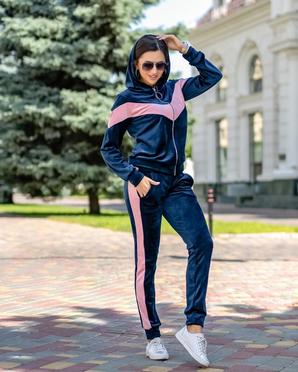 Спортивный велюровый костюм женский с лампасами