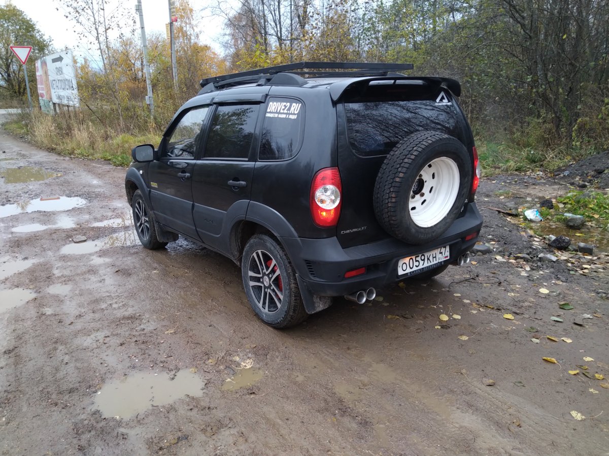 Нива Шевроле черная тюнинг