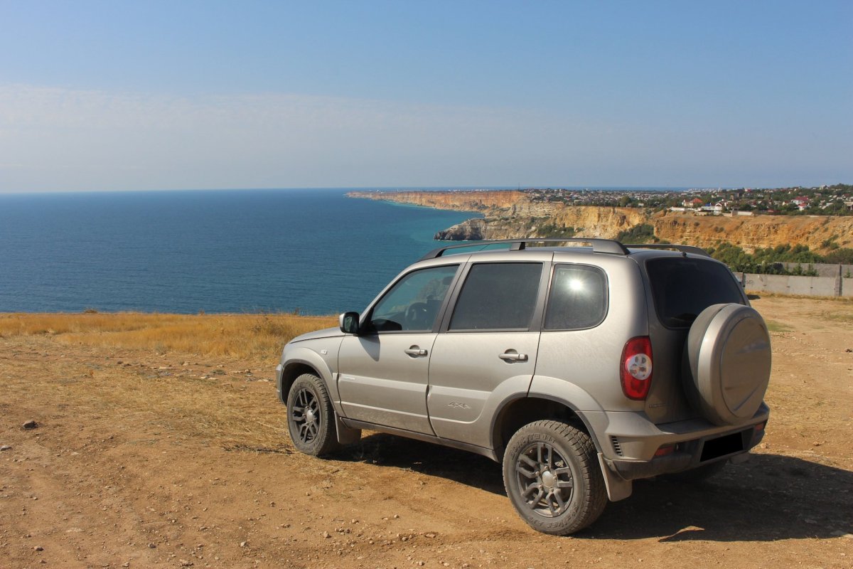 Нива Шевроле 2006 белая