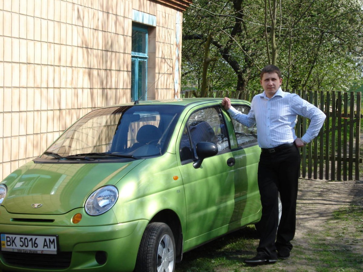 Дэу Матиз с человеком