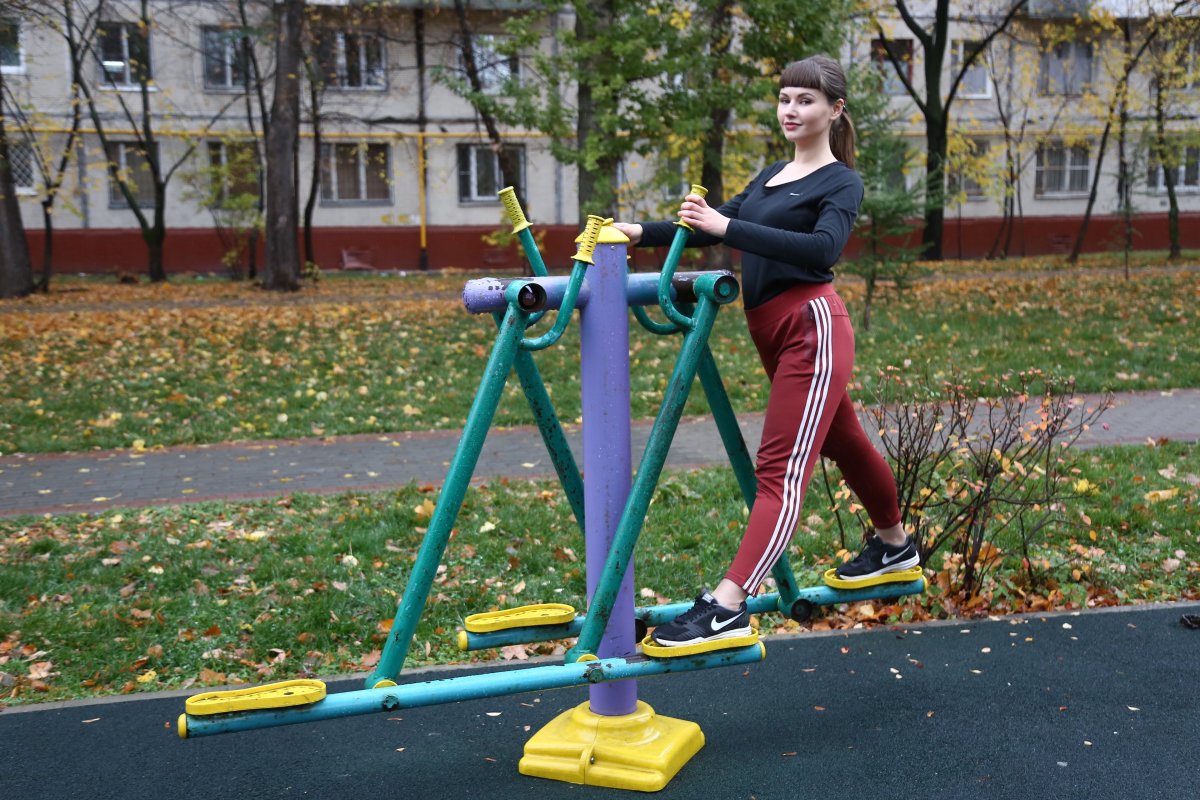 Упражнения на уличных тренажерах