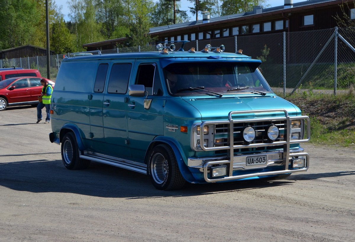 Фургоны Chevrolet chevy van