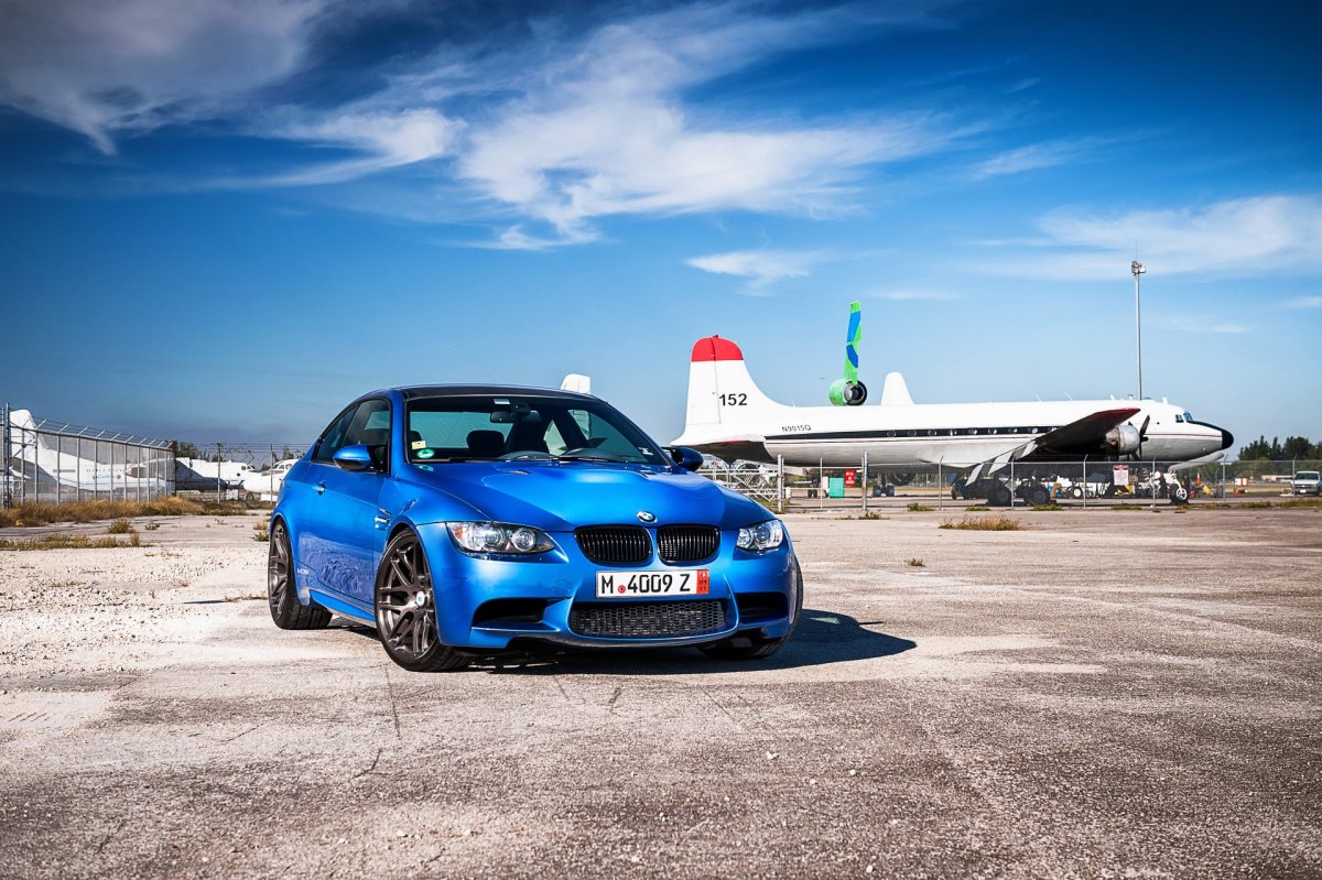 BMW e92 m3 синяя