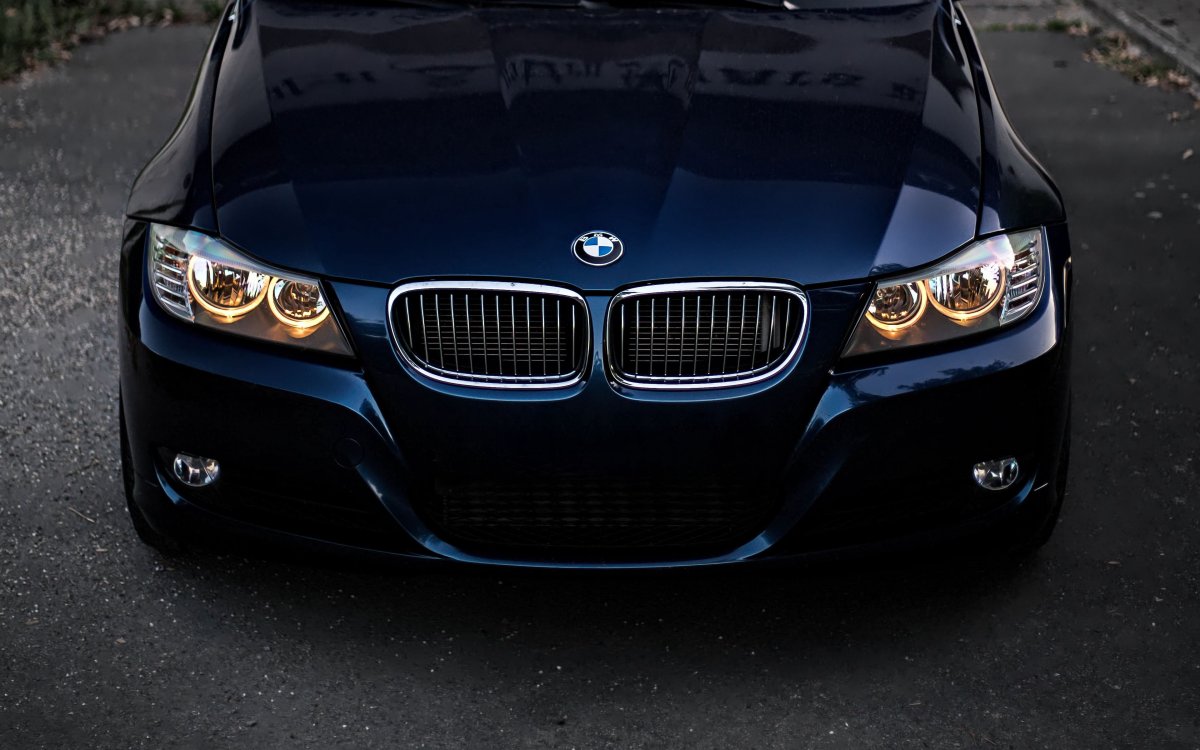 Е90 BMW темно синий