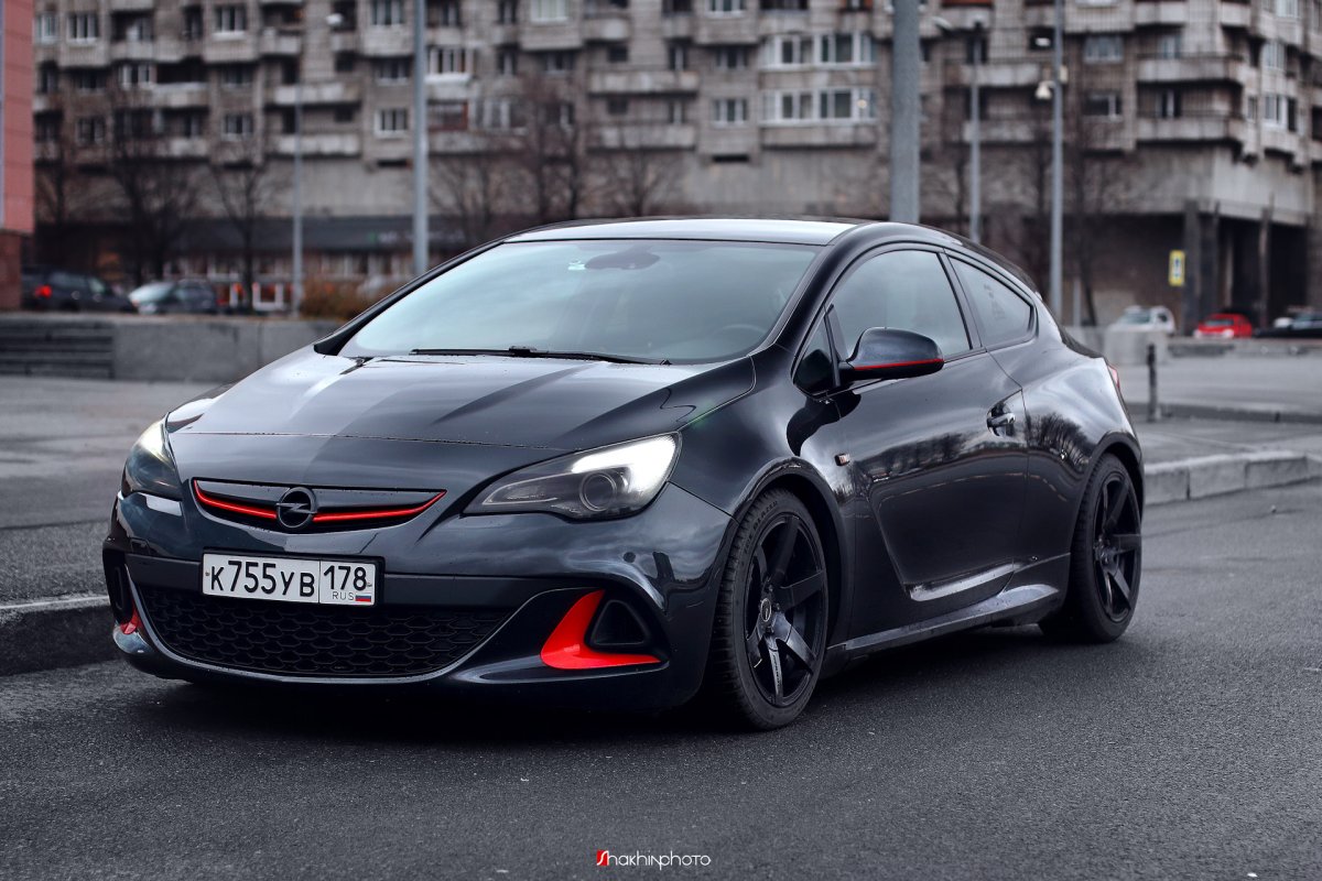 Opel Astra j GTC черный