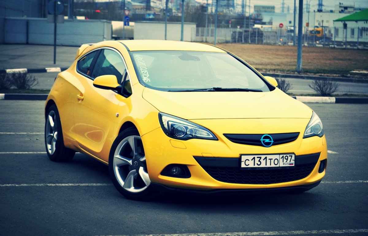 Opel Astra GTC 1.6 2012 год