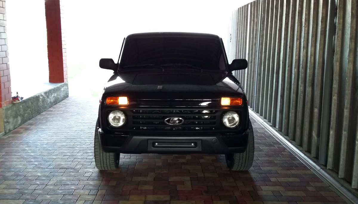 Нива Урбан черная