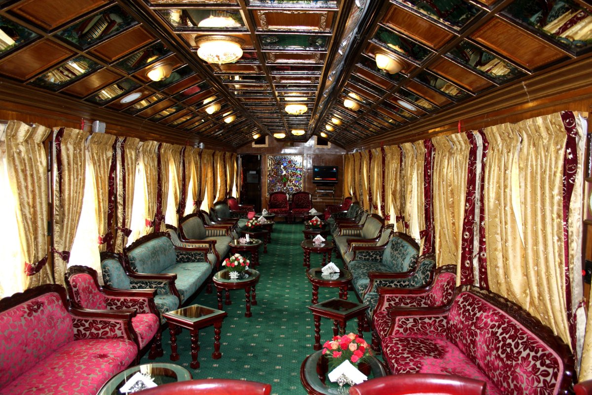 Дворец на колесах индийский поезд