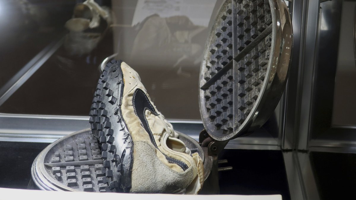 3 Место: Nike Waffle Racing Flat "Moon Shoe"