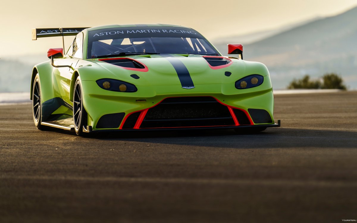 Aston Martin Vulcan Amr Pro