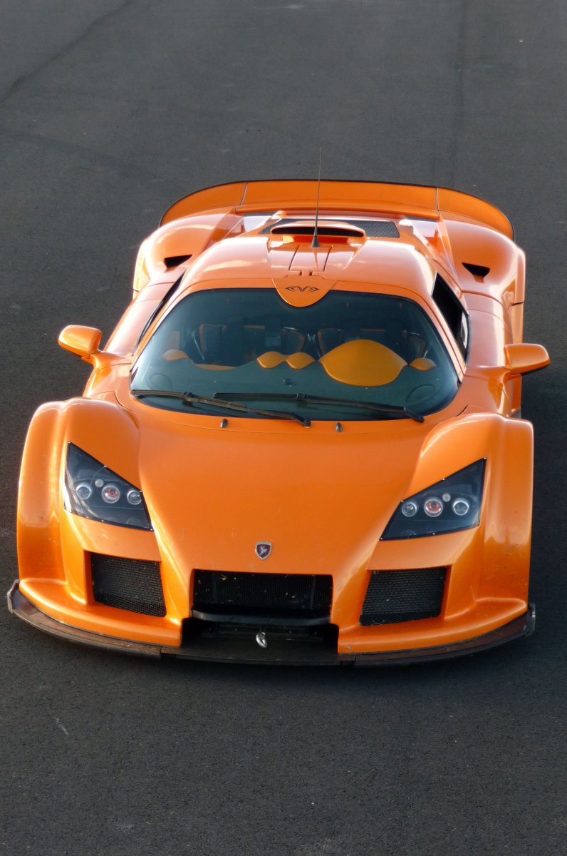 Gumpert Apollo машина
