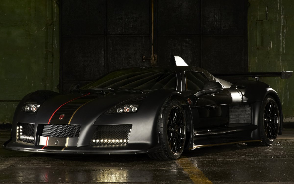 Чёрный Gumpert Apollo Sport