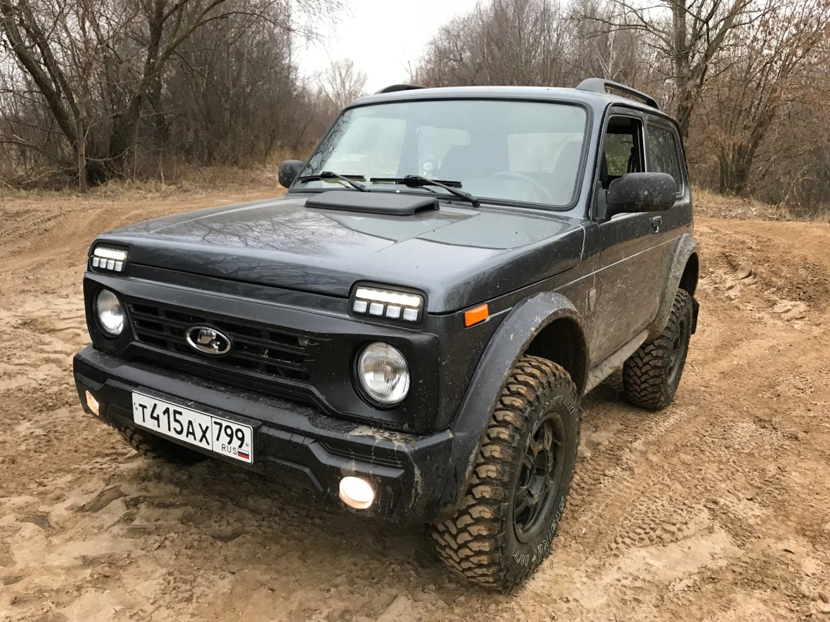 Lada 4x4 Bronto черная