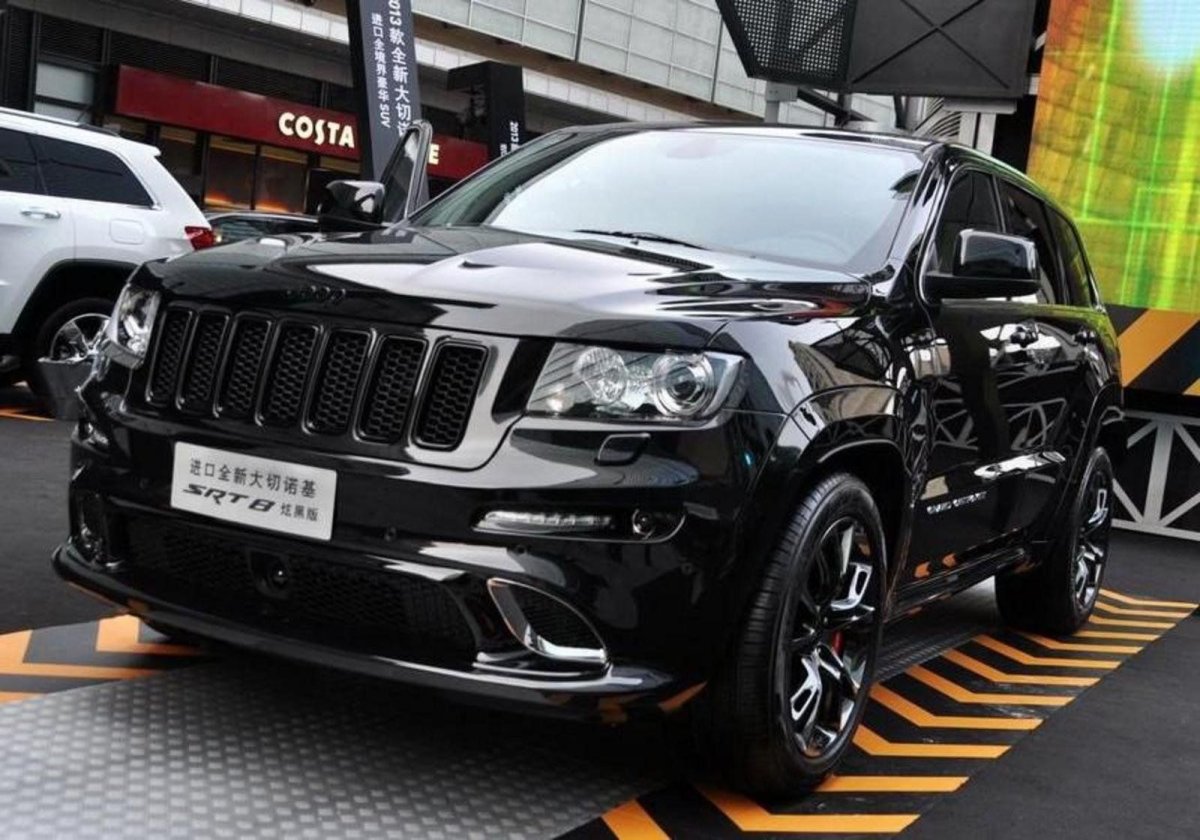 Jeep Grand Cherokee srt8 Black