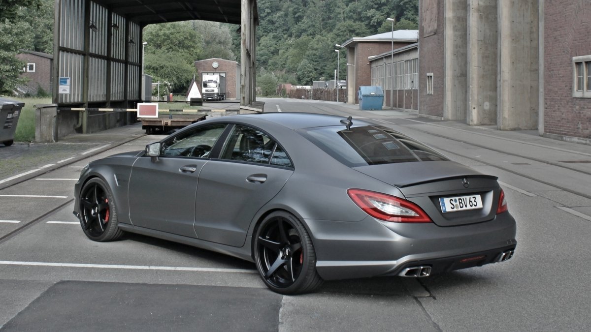 Мерседес банан CLS 63 AMG