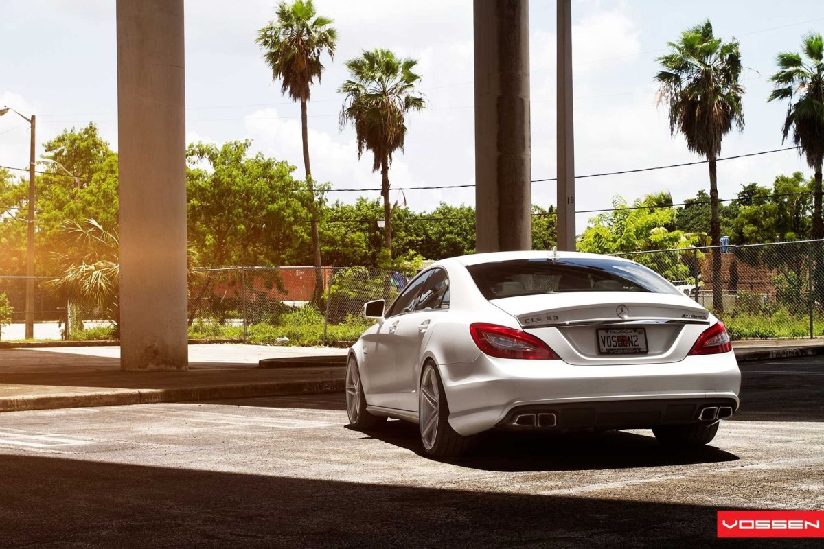 Mercedes CLS 1600x900
