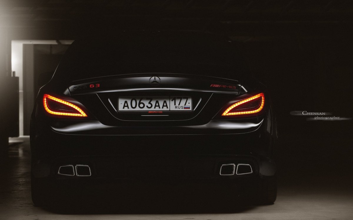 Мерседес CLS 63 черный зад
