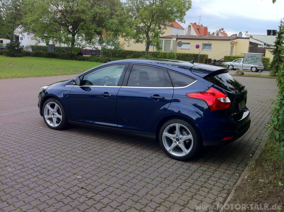 Ford Focus 3 темно синий